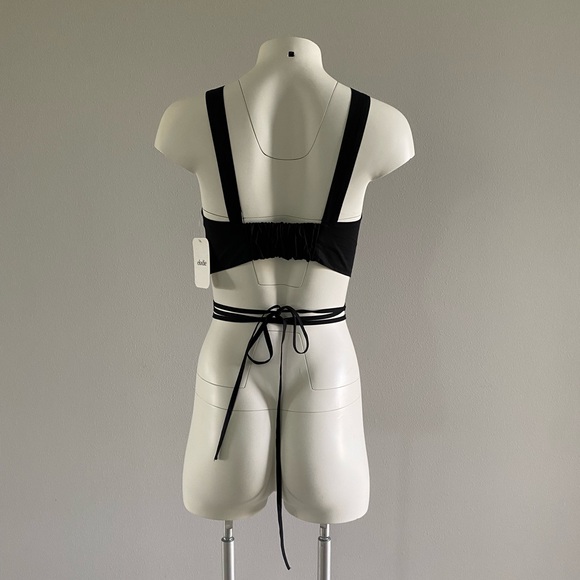 106. Elodie Tie-Front Cropped Racer Top - Picture 5 of 7